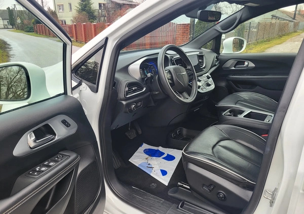 Chrysler Pacifica cena 121000 przebieg: 66450, rok produkcji 2019 z Stary Sącz małe 211